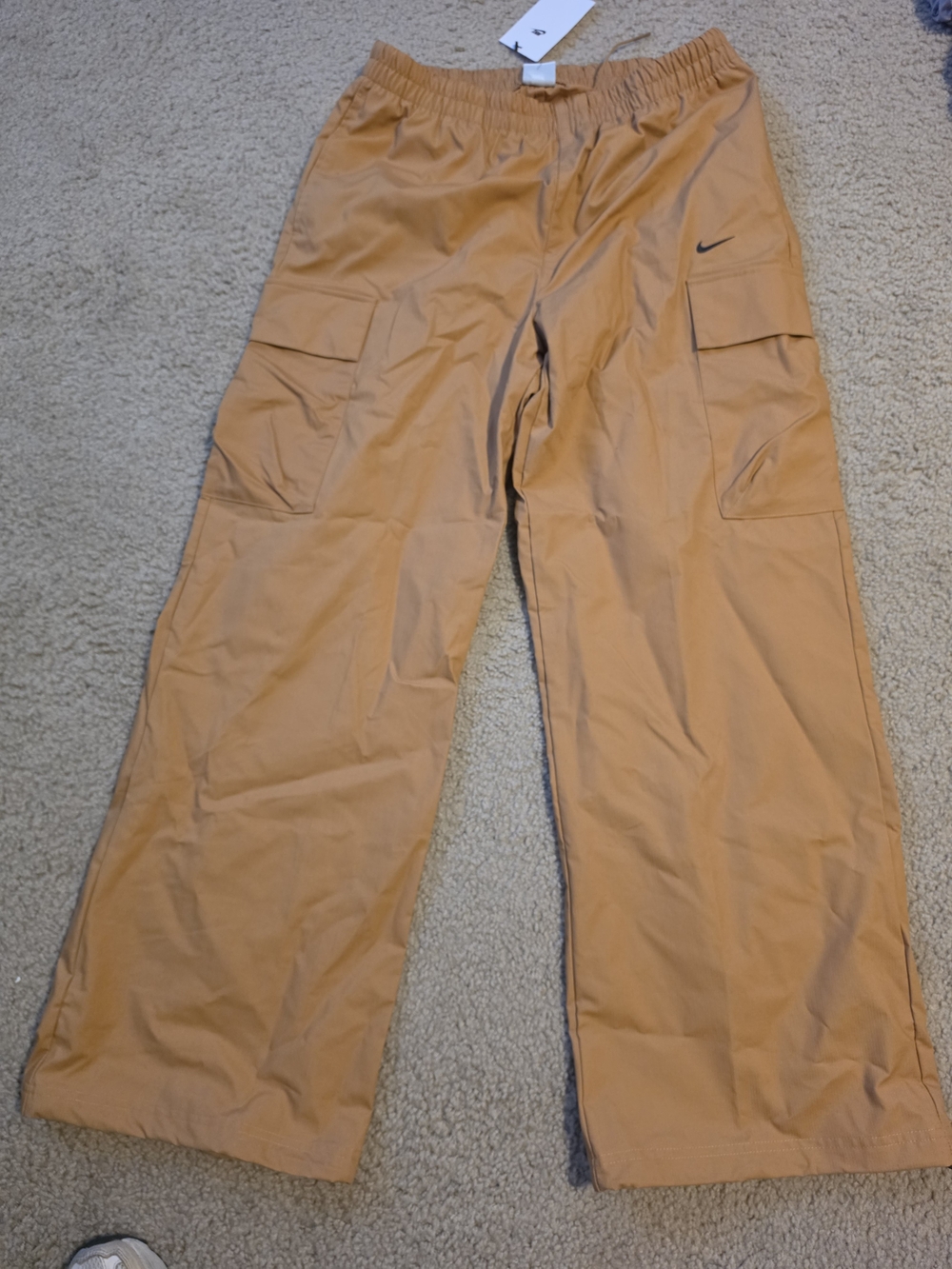 Nike Cargo Pants Women Standard Fit Mid Rise Full Length